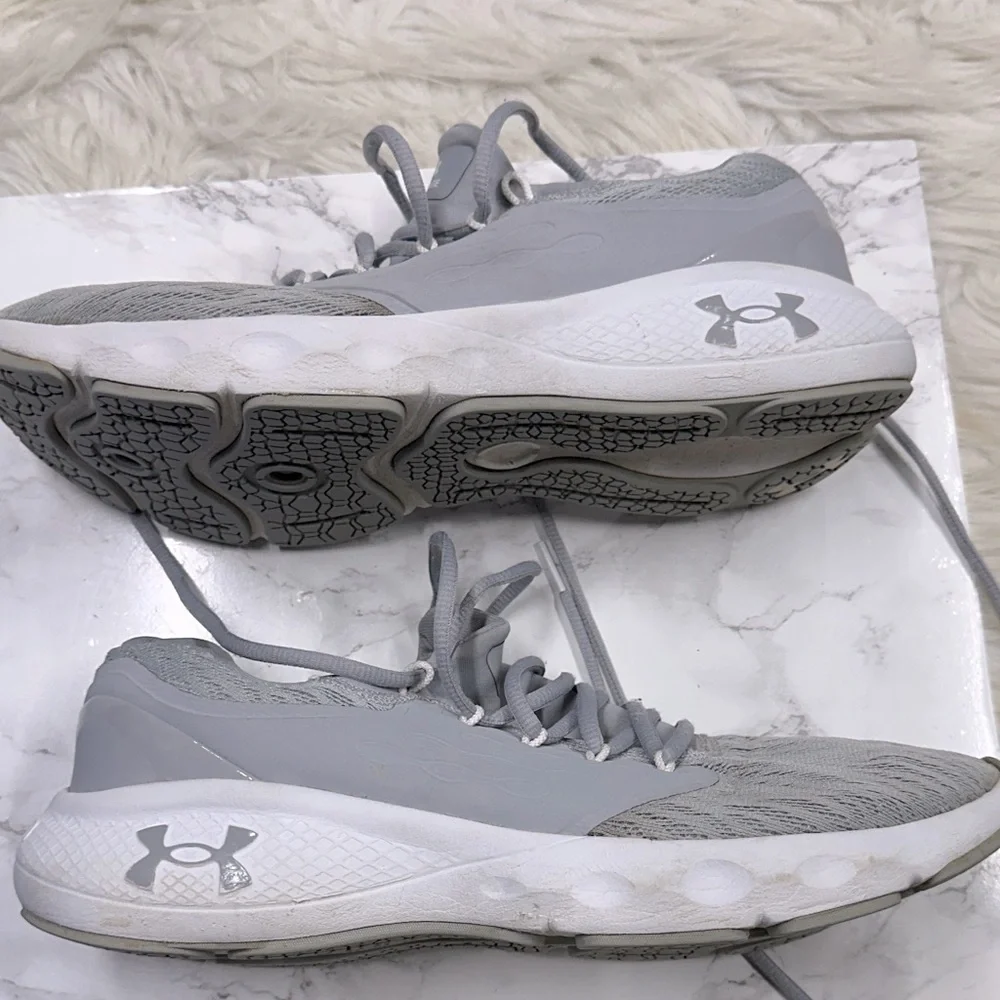 Under Armour Vantage Light Gray Athletic men’s Sneakers size 10